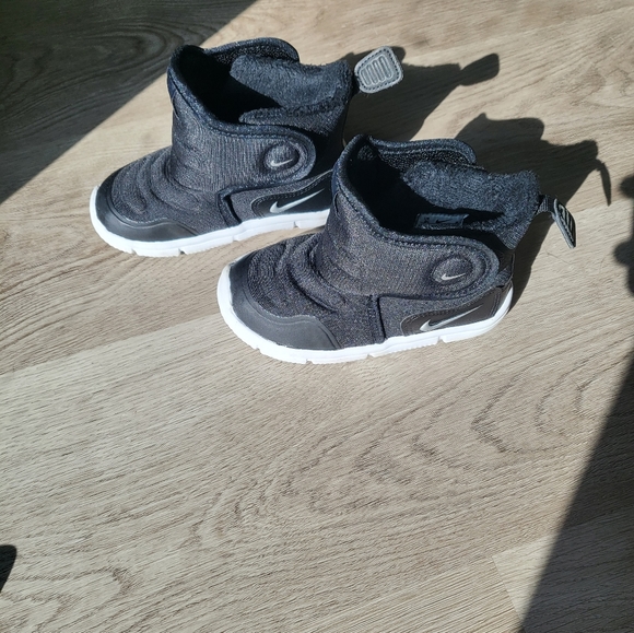 Toddler black nike boots - Picture 5 of 6